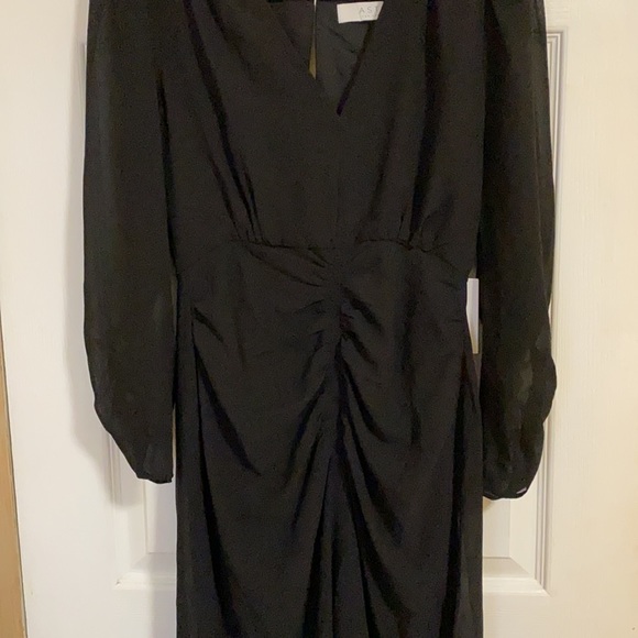 ASTR the label Women's V-Neck 3/4 Sleeve Ruched Margot Midi Dress - Picture 4 of 6